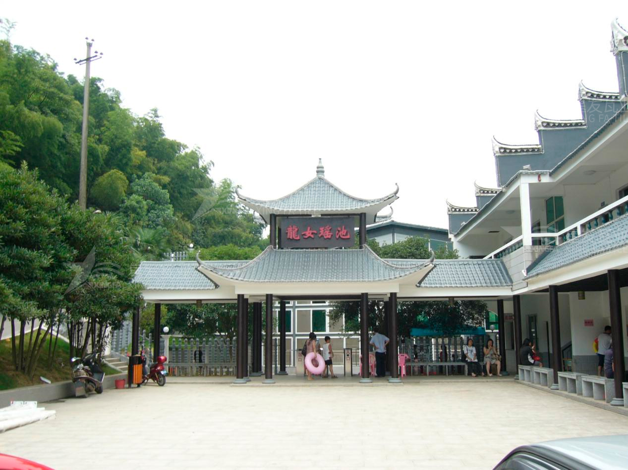 屋頂材料合成樹(shù)脂瓦和不銹鋼瓦哪個(gè)好？選擇很重要！